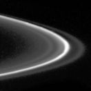anneau F par Voyager 2
